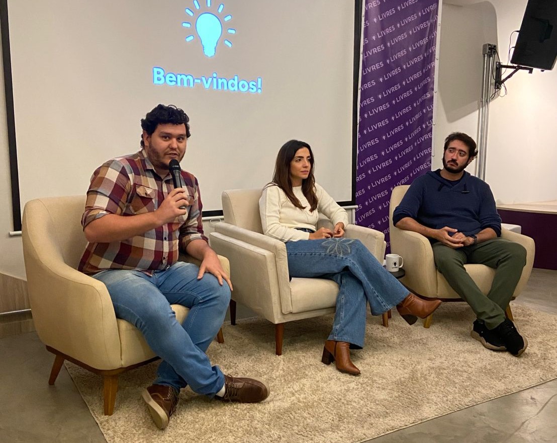 Gabriel Azevedo e Marcela Trópia compartilham desafios e experiências em evento na Casa Livres