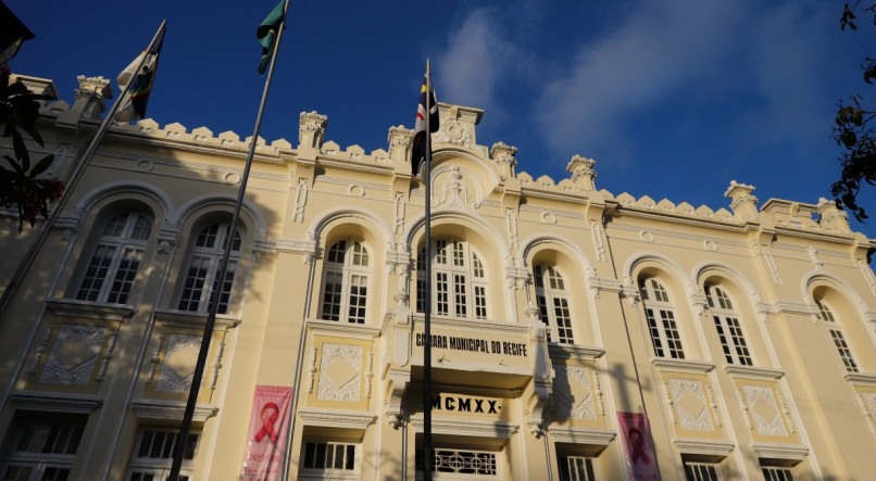Ação do Livres suspende nova licitação para compra de iPhones para vereadores do Recife