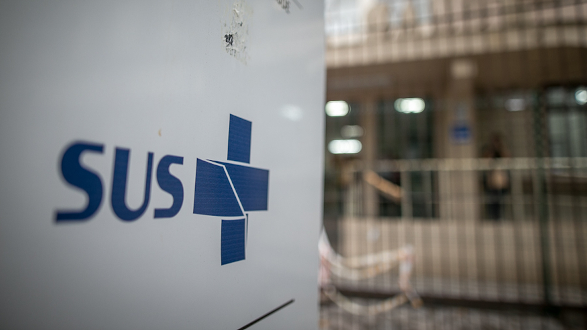 É um velho erro da tradição brasileira confundir o público com o estatal