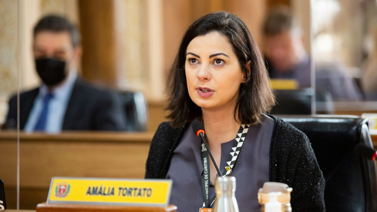 Assinado por Amália Tortato, projeto de flexibilização no horário do comércio de rua é discutido em Curitiba/PR