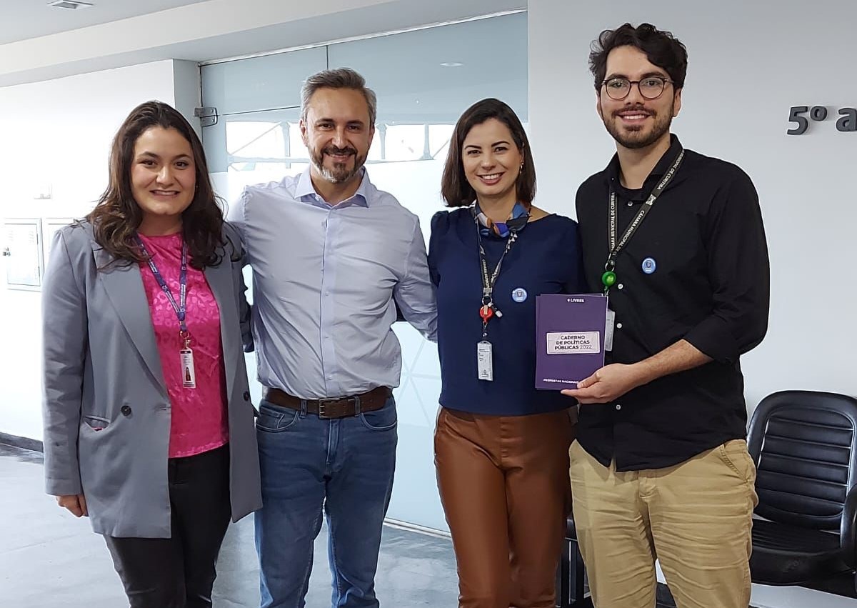 Núcleo do Livres no Paraná realiza entrega do Caderno de Políticas Públicas na Assembleia Legislativa