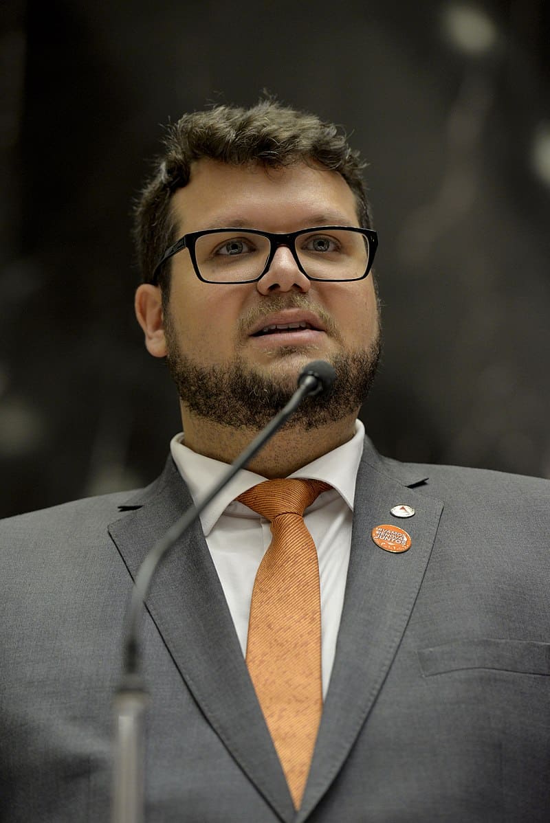 Guilherme da Cunha barra aumento de impostos em MG