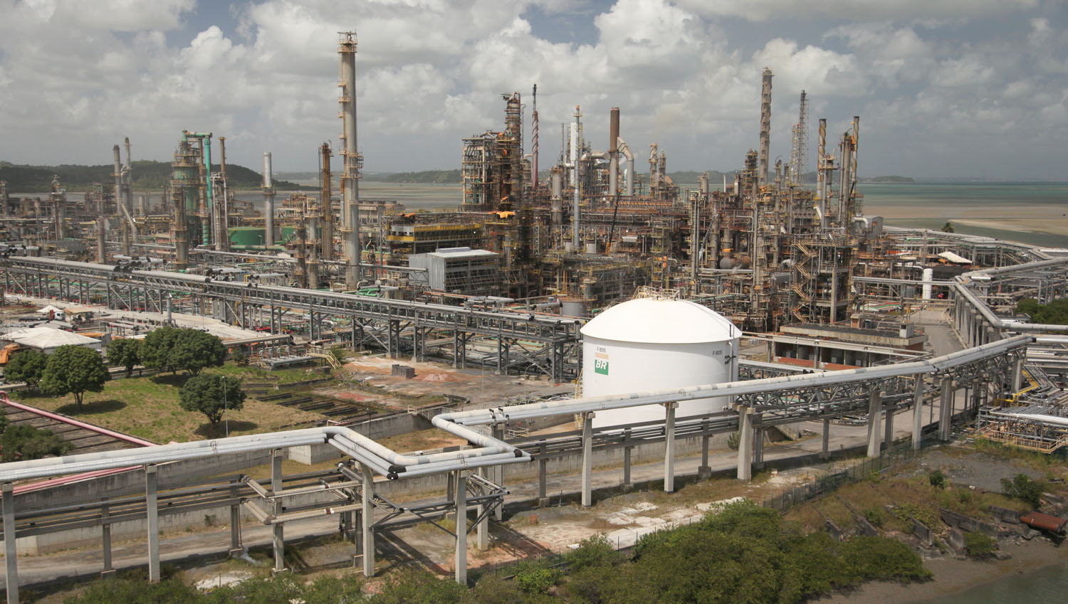 Ainda os custos do refino da Petrobras