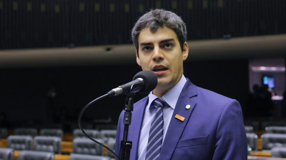 Com articulação de Tiago Mitraud, projeto que reduz idade para laqueadura é sancionado