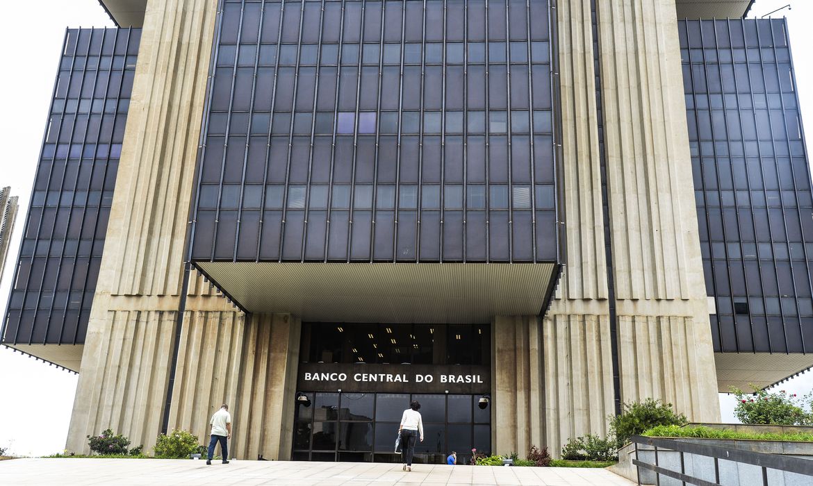 Banco Central age como se estivesse pescando com uma linha fina