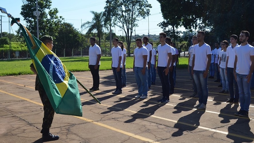 Livres envia ofício ao Ministério da Defesa para desburocratizar dispensa do alistamento militar obrigatório