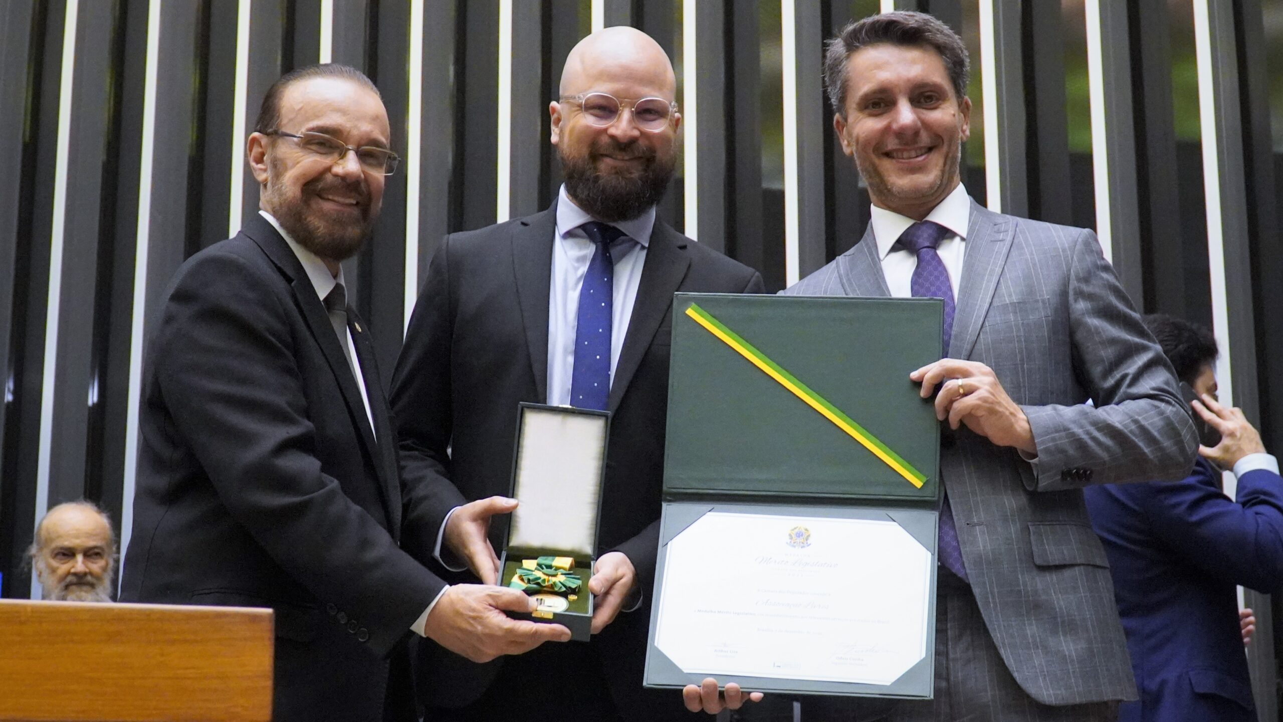 Livres recebe medalha de Mérito Legislativo da Câmara dos Deputados