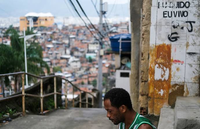 Coronavírus: dois recortes necessários